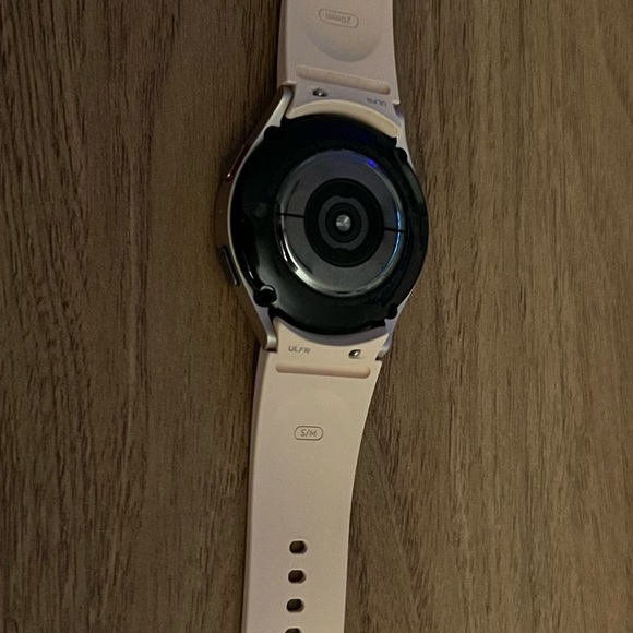Samsung Smart Watch - Less than a year old-Rarely Worn - Picture 5 of 8